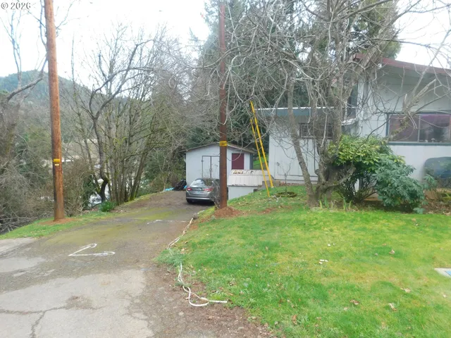 $320,000 | 181 Northeast Ecklund Street, Canyonville, OR 97417