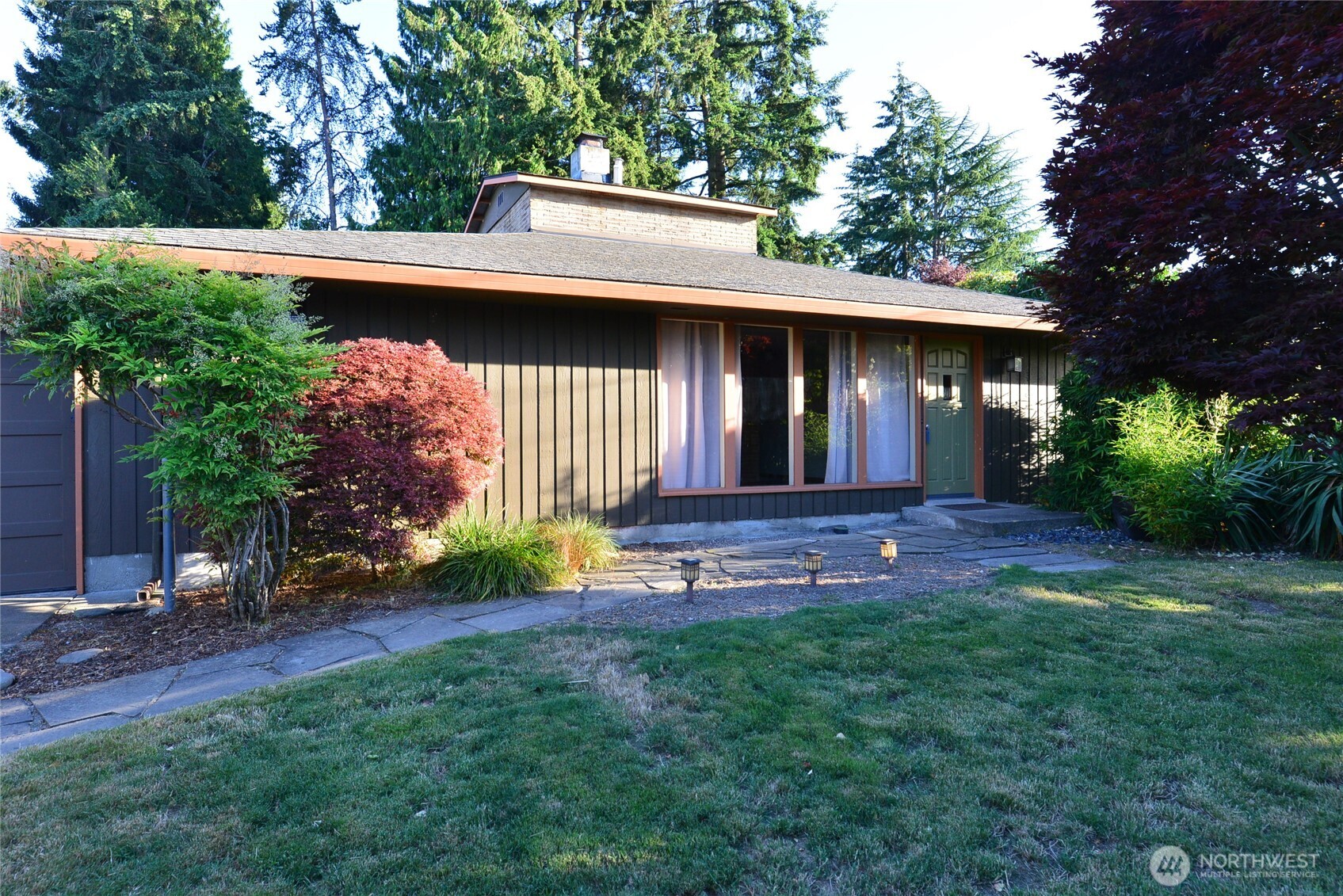 2228 Merchant Way Everett, WA 98208 - Photo 2 of 24