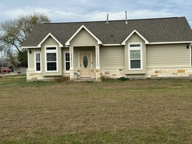 $1 | 825 Mossey Drive, La Porte, TX 77571