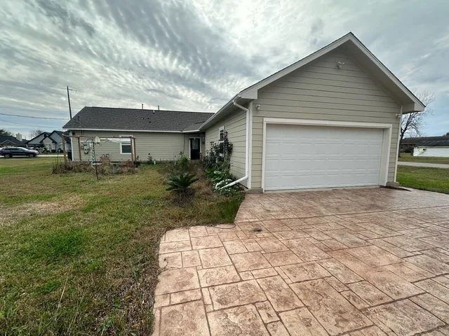 $1 | 825 Mossey Drive, La Porte, TX 77571