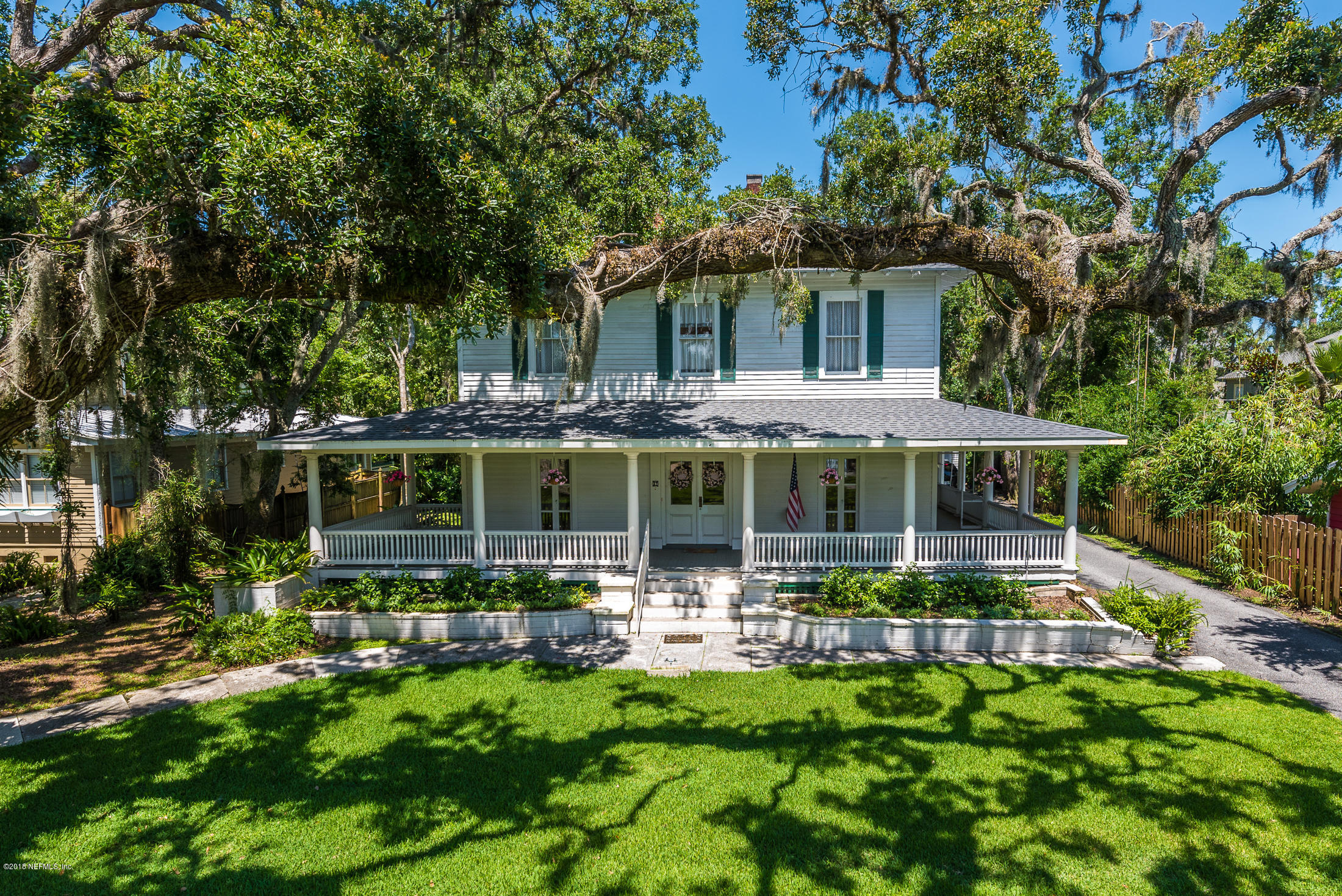 27 Riberia Street St. Augustine, FL 32084 - Photo 46 of 46 front view of a house with a garden