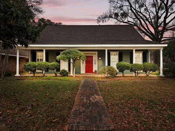 $649,000 | 220 Garden Road, River Ridge, LA 70123