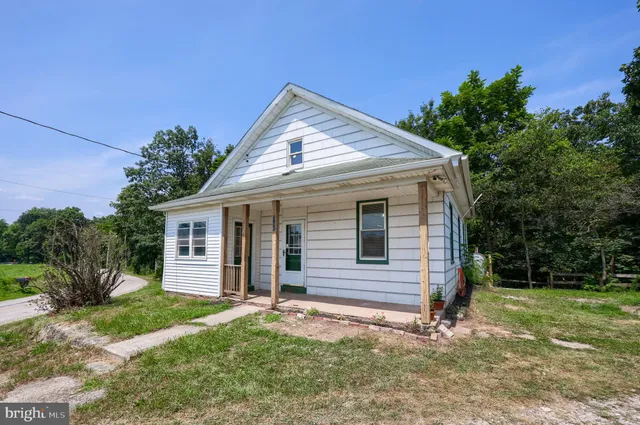 $229,900 | 206 Bentz Mill Road, Wellsville, PA 17365