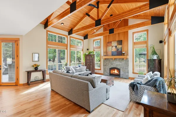 $1,425,000 | 17926 Foursome Lane, Unit 3, Sunriver, OR 97707