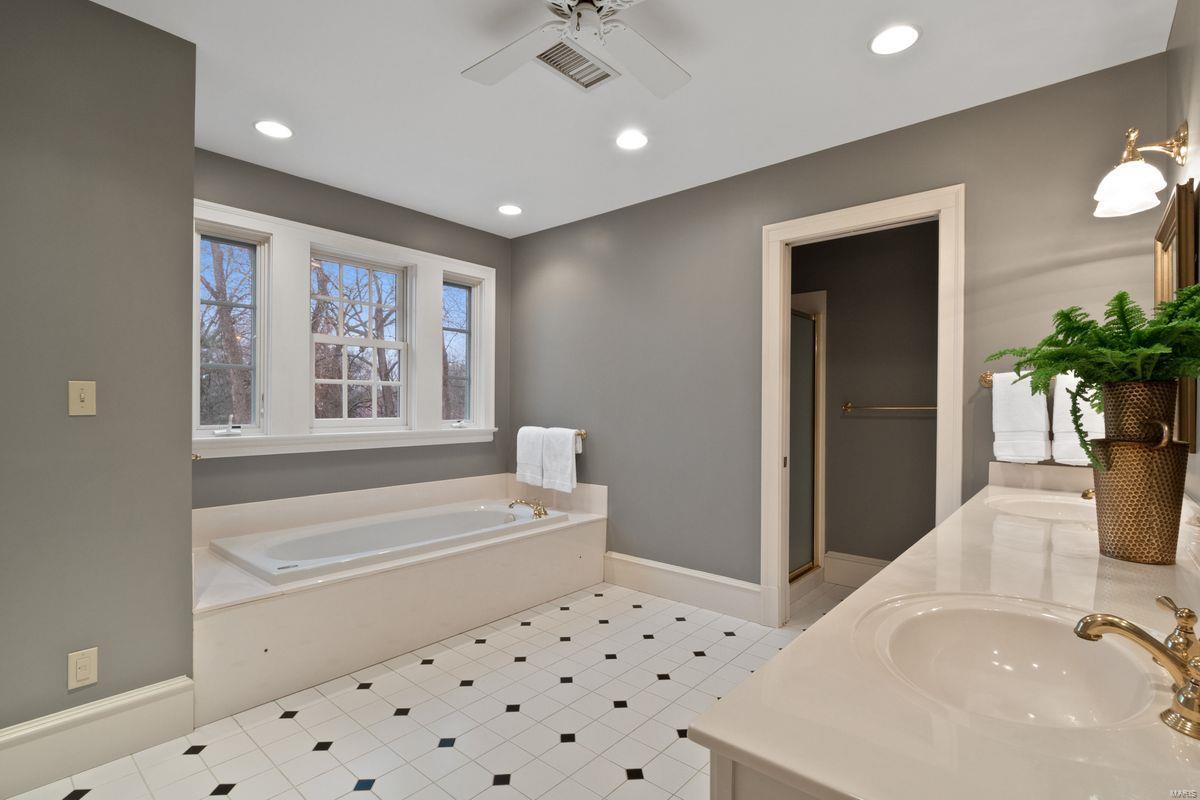 12 Dromara Road St. Louis, MO 63124 - Photo 20 of 26 Gallery Image 20