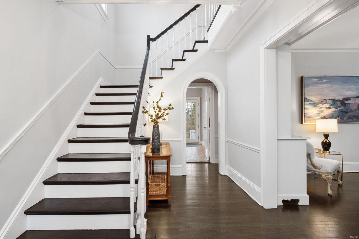 12 Dromara Road St. Louis, MO 63124 - Photo 3 of 26 Gallery Image 3
