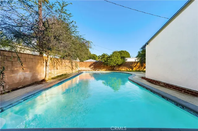 a view of a backyard with sitting area