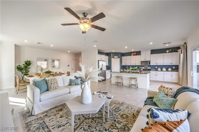 $472,990 | 6033 Sunshine Shores Street, Unit 8, North Las Vegas, NV 89081