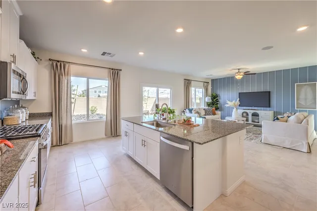 $472,990 | 6033 Sunshine Shores Street, Unit 8, North Las Vegas, NV 89081