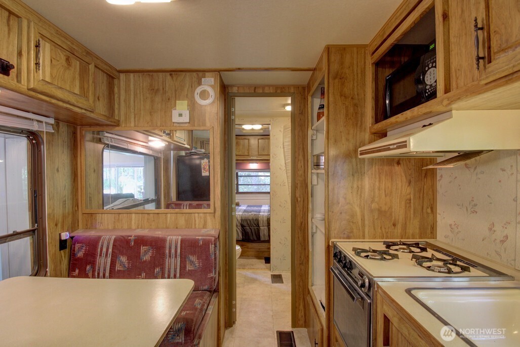 171-4 Christmas Tree Circle Maple Falls, WA 98266 - Photo 18 of 40