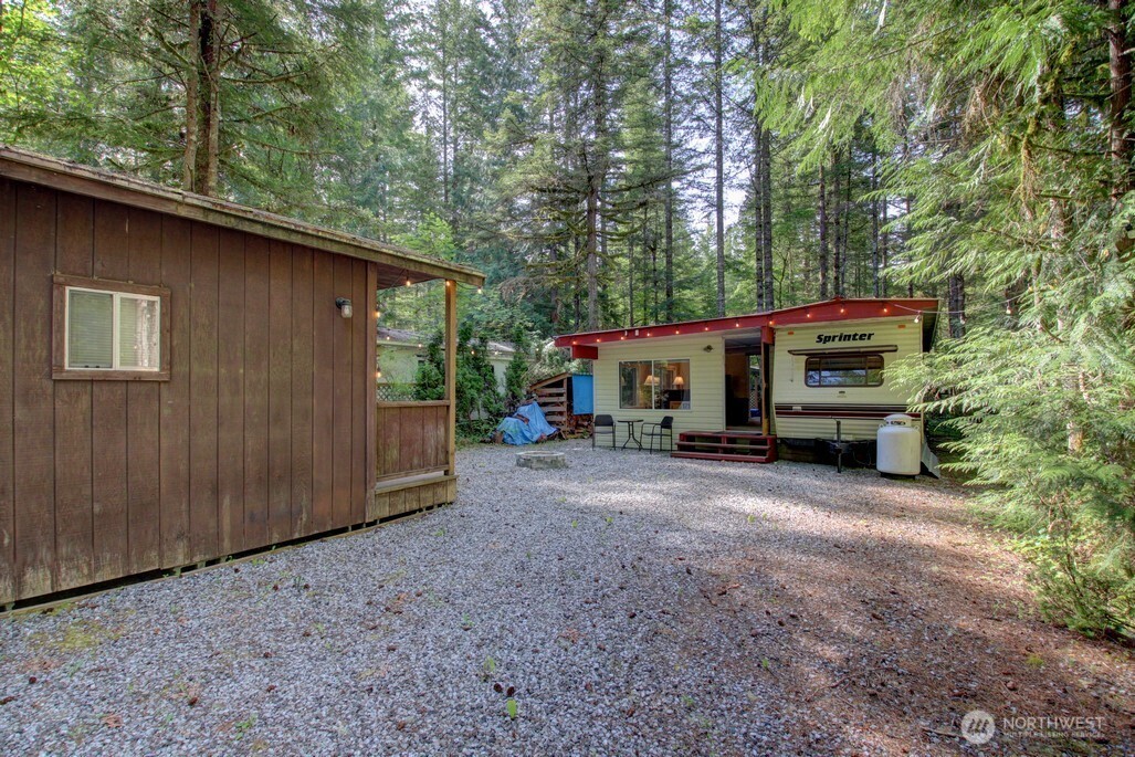 171-4 Christmas Tree Circle Maple Falls, WA 98266 - Photo 3 of 40