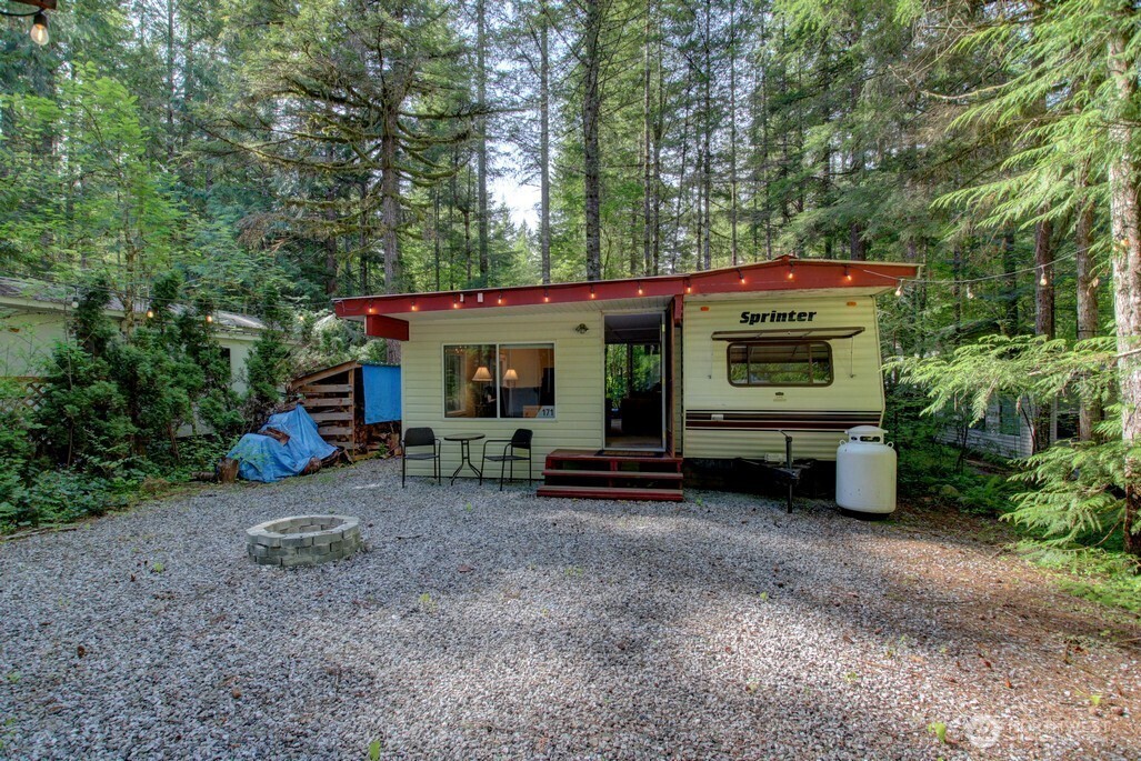 171-4 Christmas Tree Circle Maple Falls, WA 98266 - Photo 4 of 40