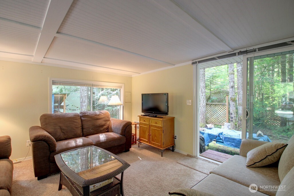 171-4 Christmas Tree Circle Maple Falls, WA 98266 - Photo 7 of 40