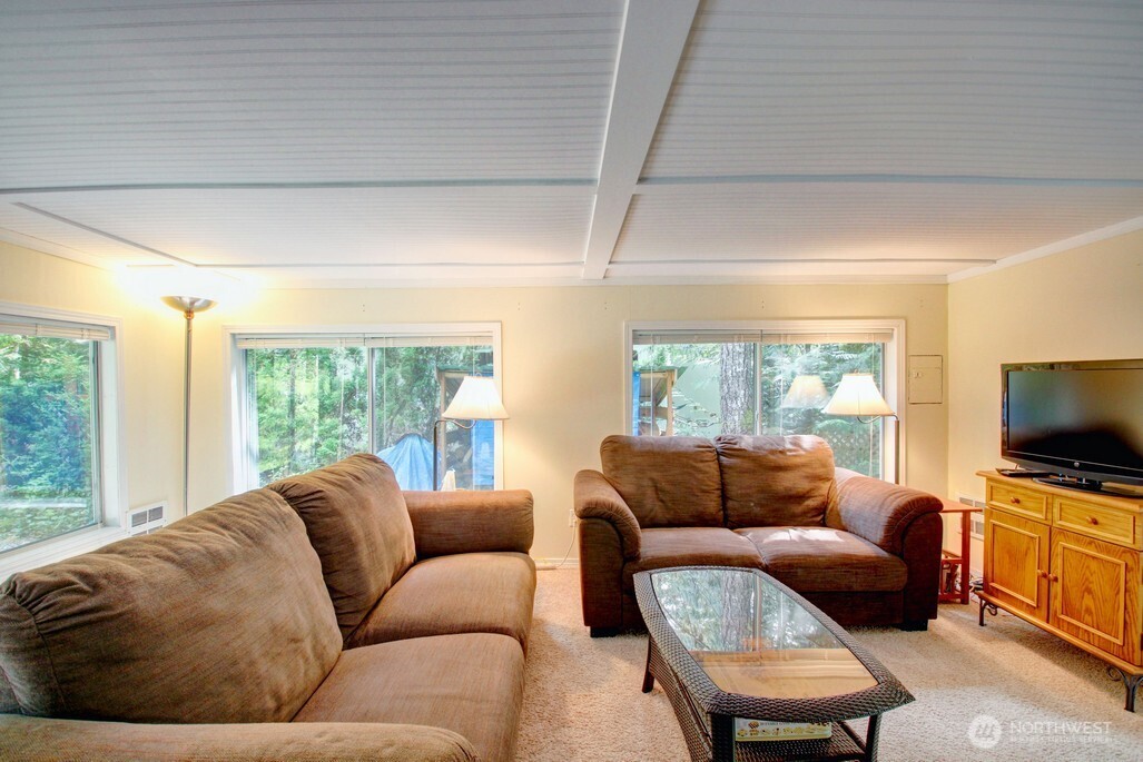 171-4 Christmas Tree Circle Maple Falls, WA 98266 - Photo 8 of 40