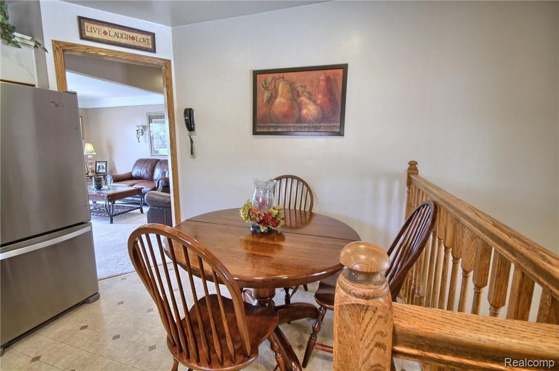 15760 Selwyn Road Southgate, MI 48195 - Photo 11 of 31 Breakfast Nook 2nd View.jpg