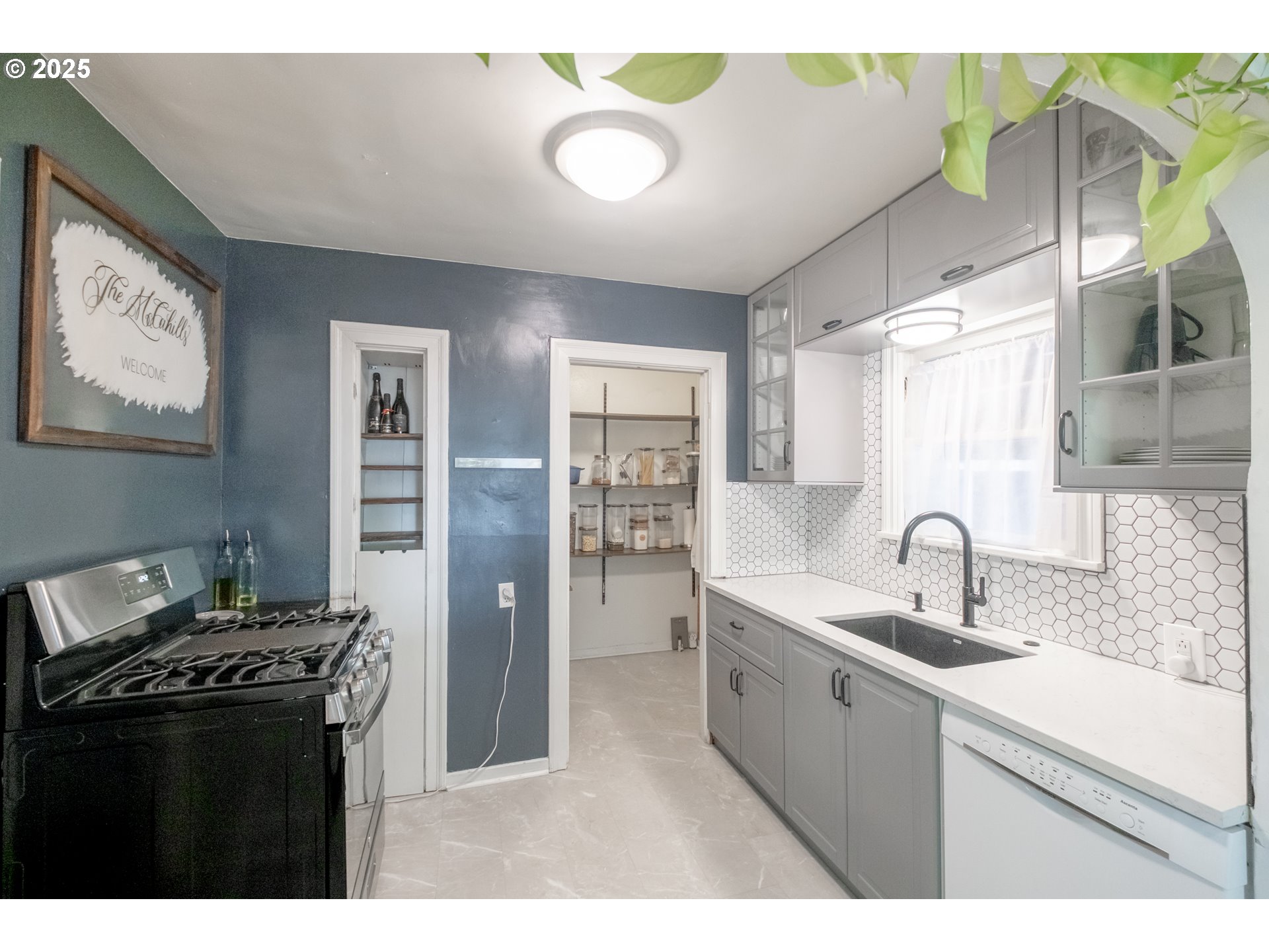 906 Southwest 11th Avenue Albany, OR 97321 - Photo 16 of 48 a kitchen with a sink stove and refrigerator
