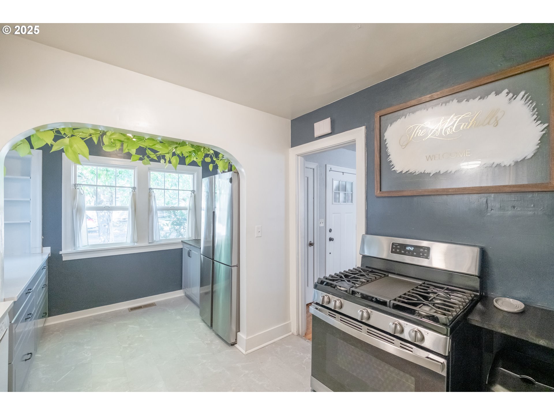 906 Southwest 11th Avenue Albany, OR 97321 - Photo 19 of 48 a kitchen with a stove and a window
