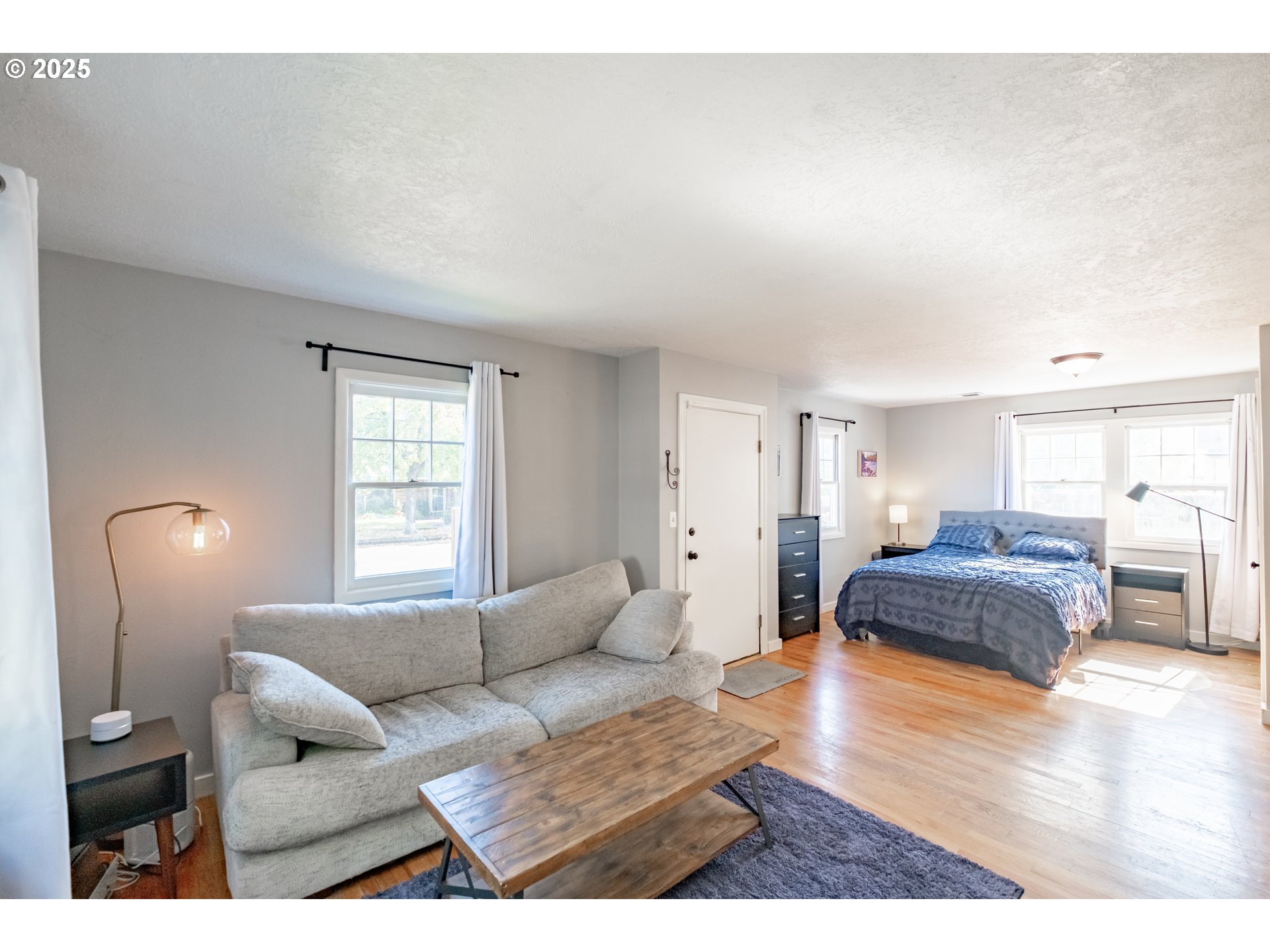 906 Southwest 11th Avenue Albany, OR 97321 - Photo 24 of 48 a living room with furniture and a window