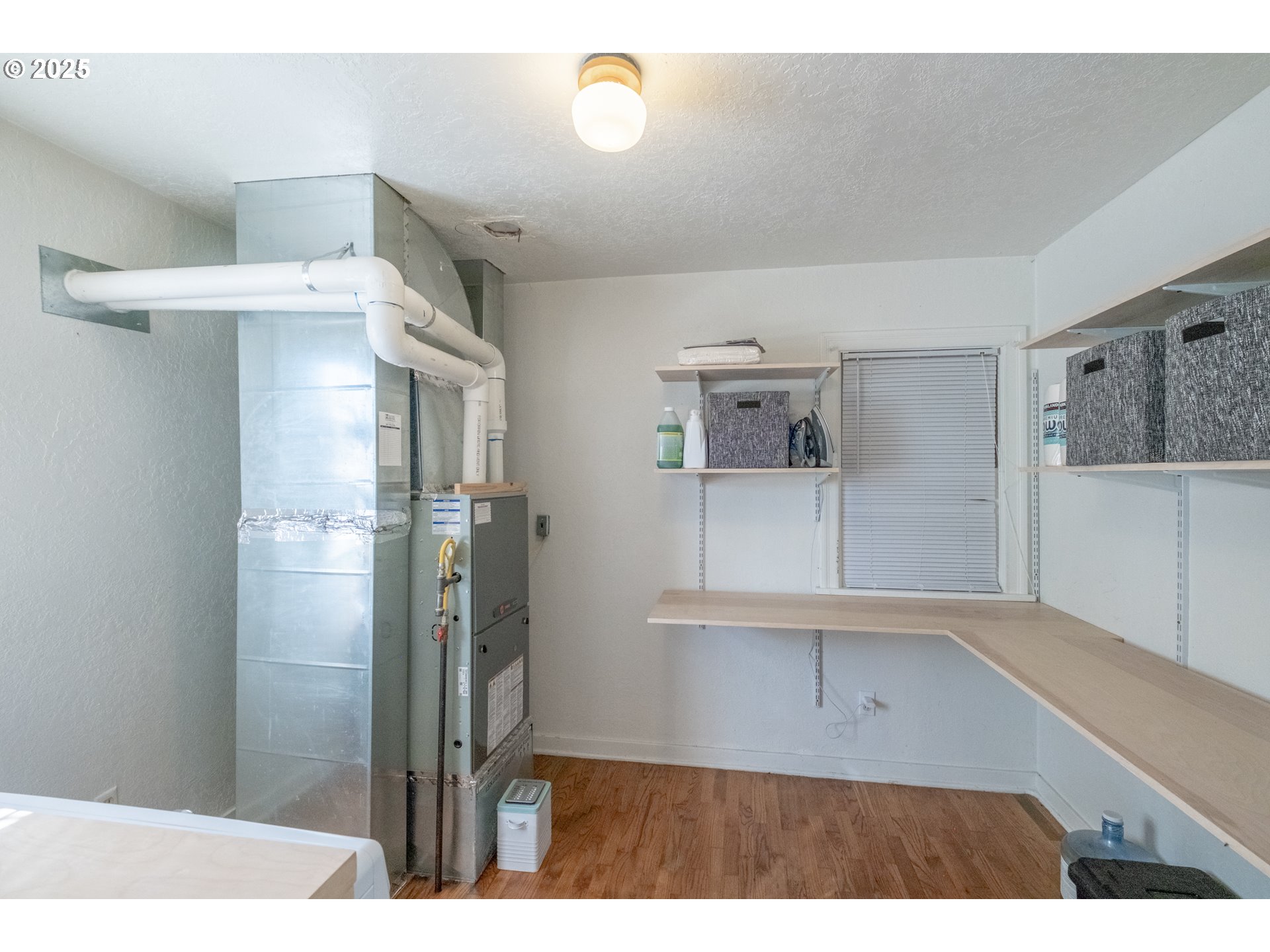 906 Southwest 11th Avenue Albany, OR 97321 - Photo 33 of 48 a view interior of a house and wooden floor