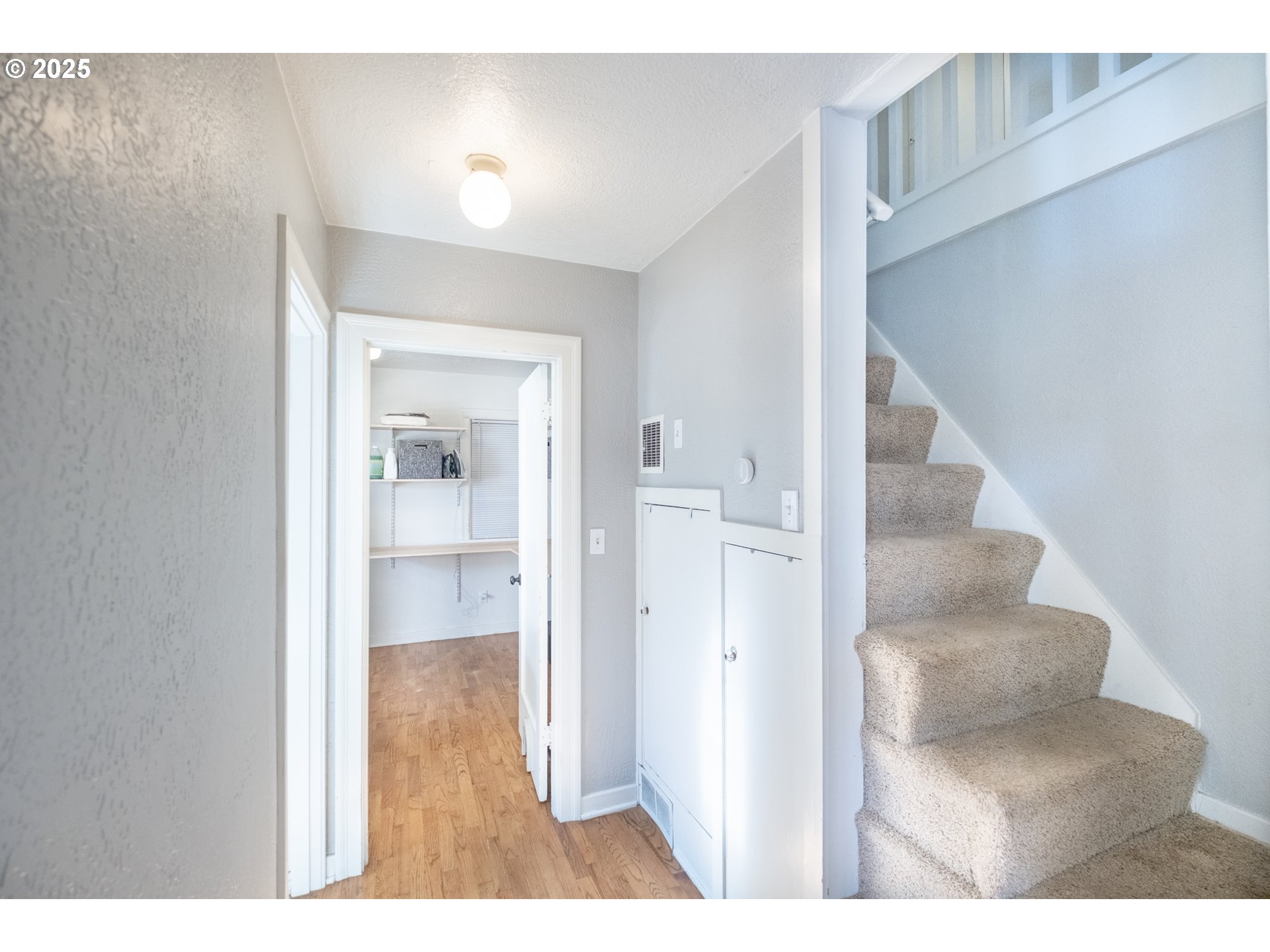 906 Southwest 11th Avenue Albany, OR 97321 - Photo 34 of 48 a view of entryway and hall with a bathroom