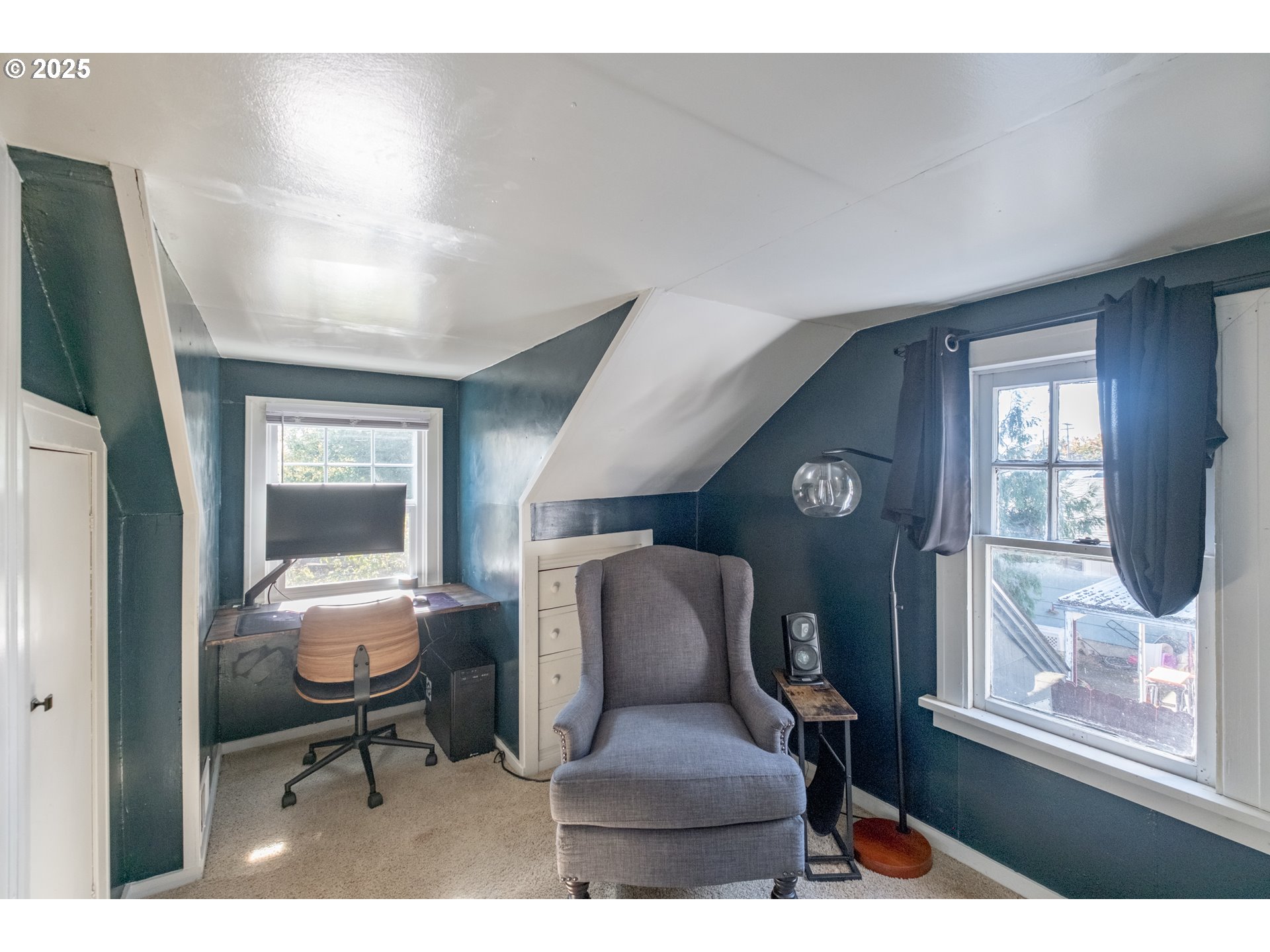 906 Southwest 11th Avenue Albany, OR 97321 - Photo 37 of 48 a living room with furniture and a window