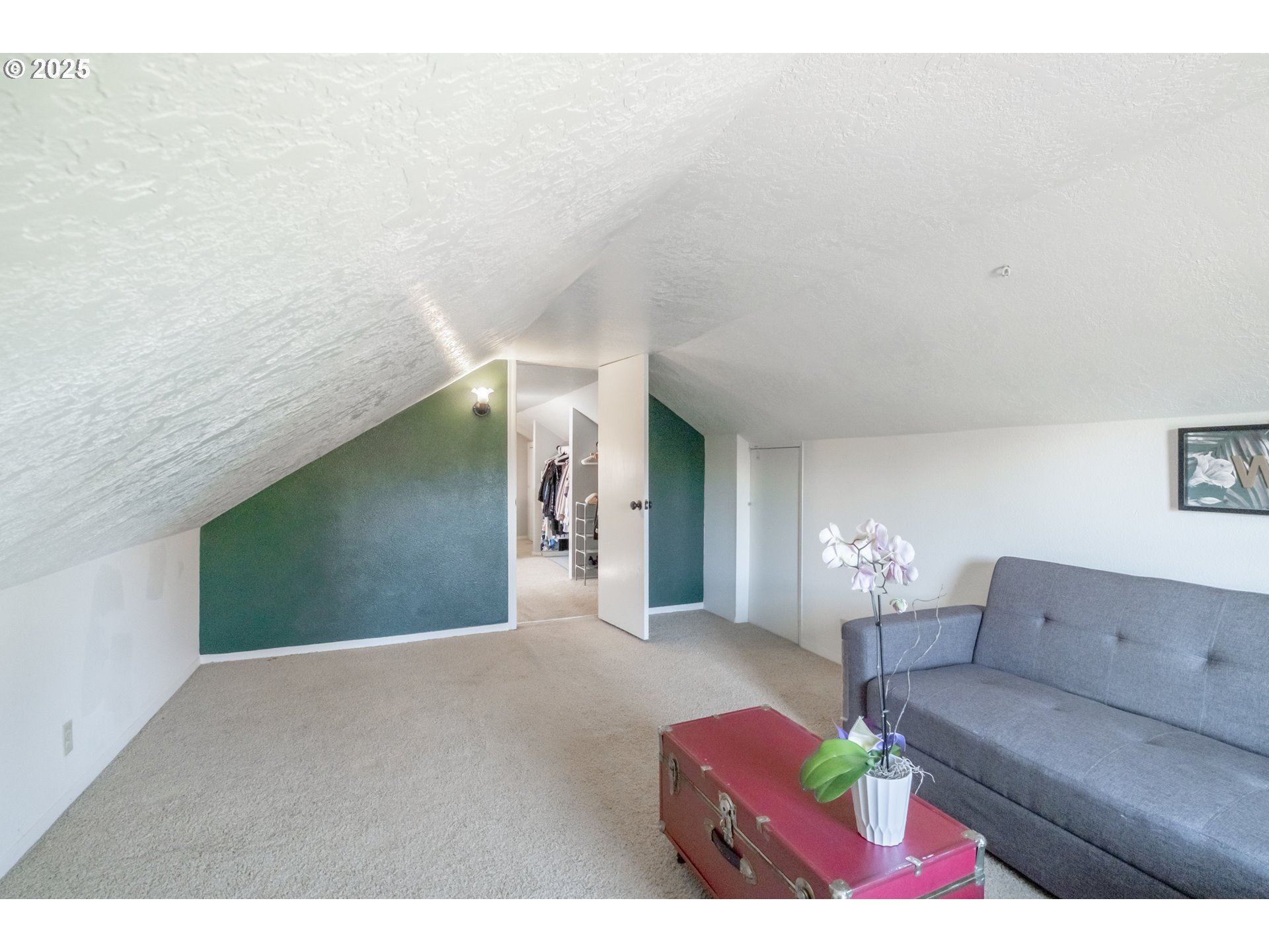 906 Southwest 11th Avenue Albany, OR 97321 - Photo 38 of 48 a view of livingroom with furniture