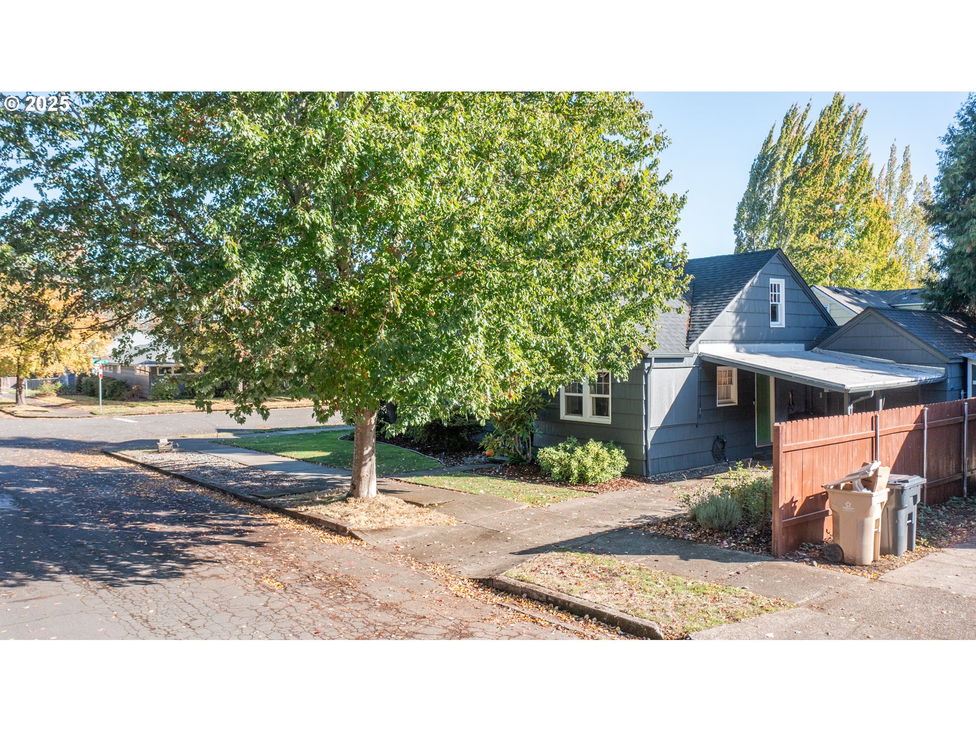 906 Southwest 11th Avenue Albany, OR 97321 - Photo 41 of 48 a house view with a outdoor space