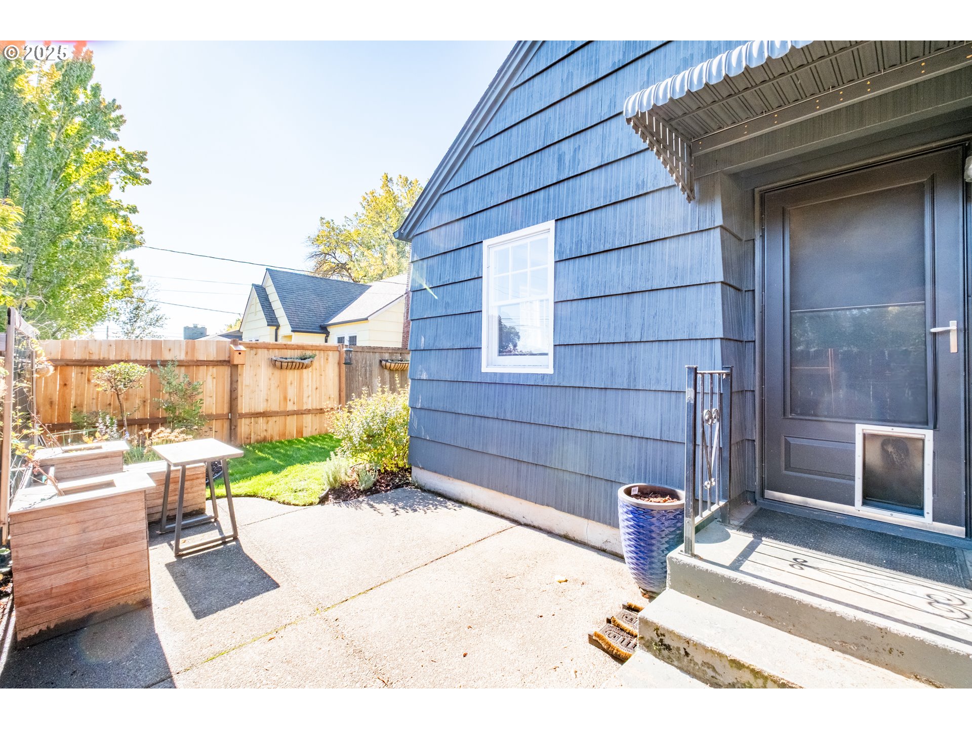 906 Southwest 11th Avenue Albany, OR 97321 - Photo 42 of 48 a view of a back yard of the house