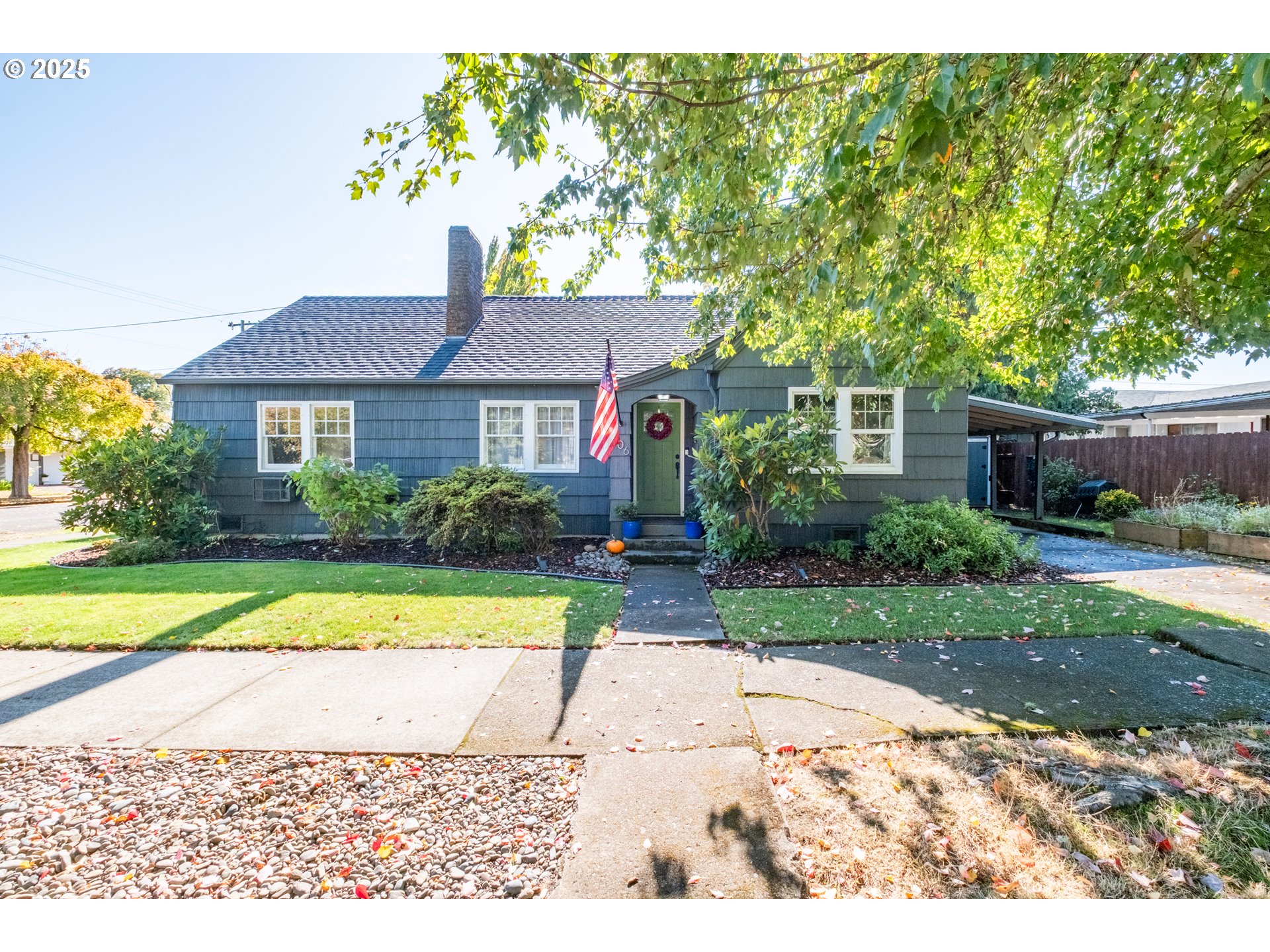 906 Southwest 11th Avenue Albany, OR 97321 - Photo 8 of 48 a house view with a swimming pool