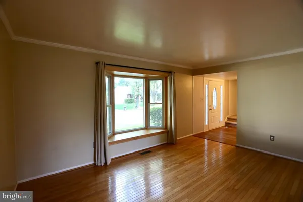 $4,195 | 8523 Electric Avenue, Vienna, VA 22182