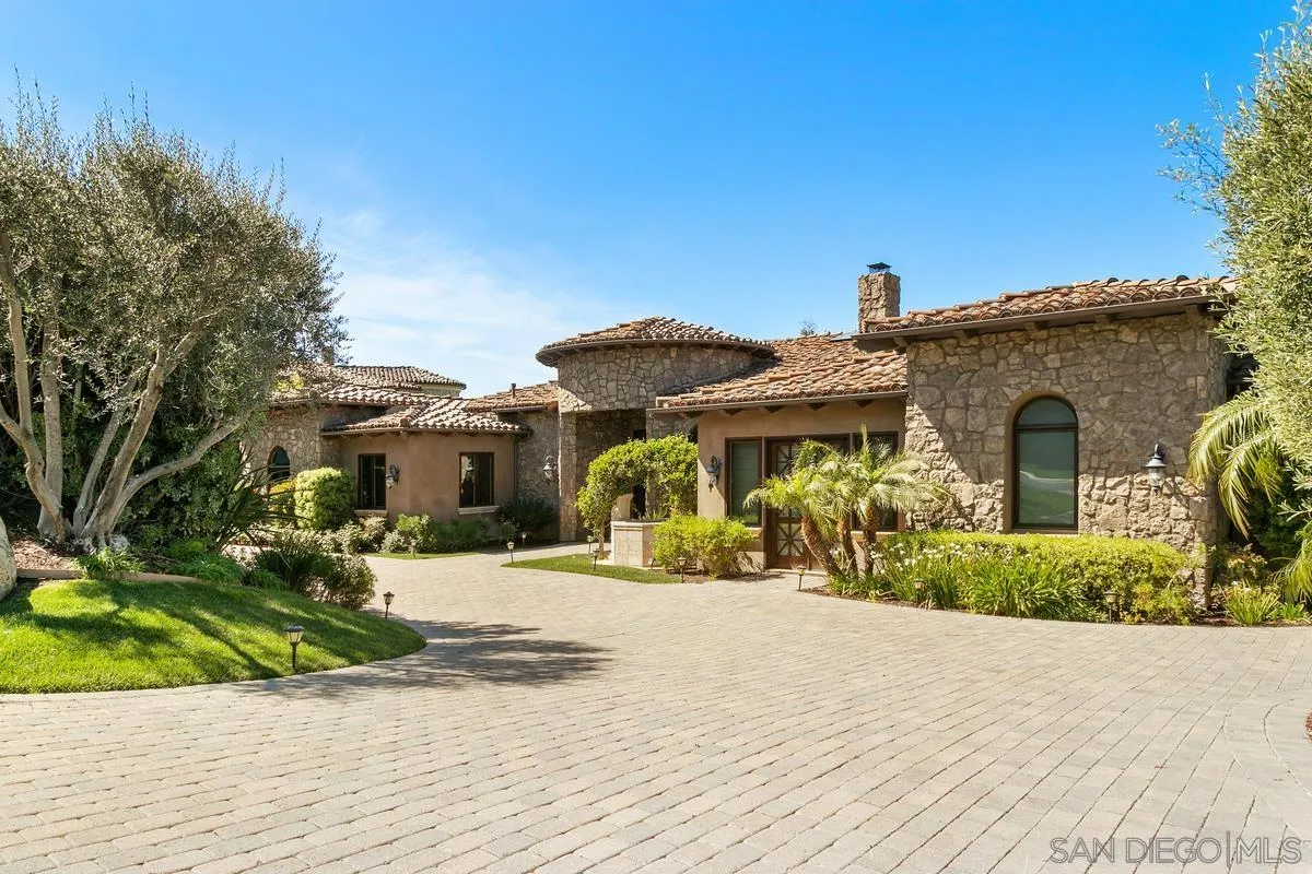 6934 St Andrews Road Rancho Santa Fe, CA 92067 - Photo 49 of 49 a front view of a house with a garden