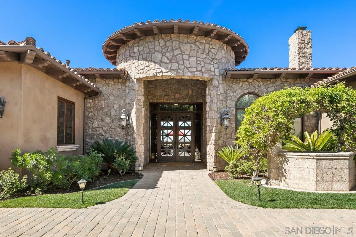 6934 St Andrews Road Rancho Santa Fe, CA 92067 - Photo 6 of 49 a front view of a house with garden
