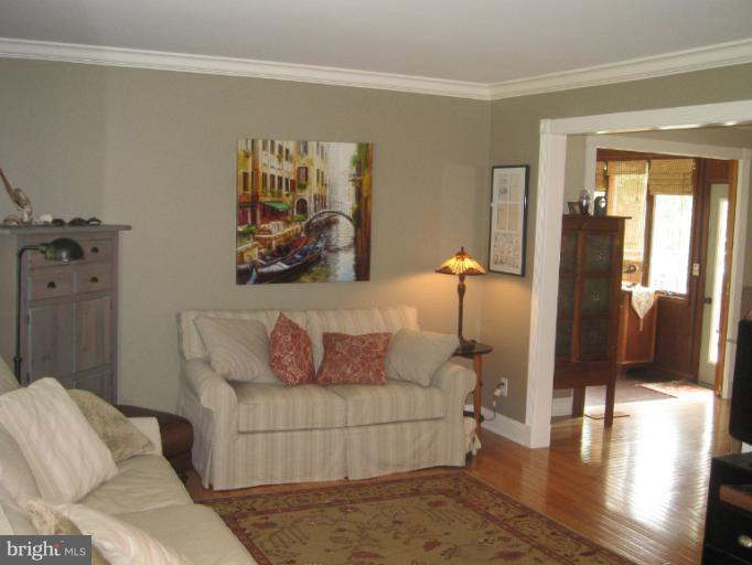 1606 Calvert Road Chester, MD 21619 - Photo 13 of 30 Living Room