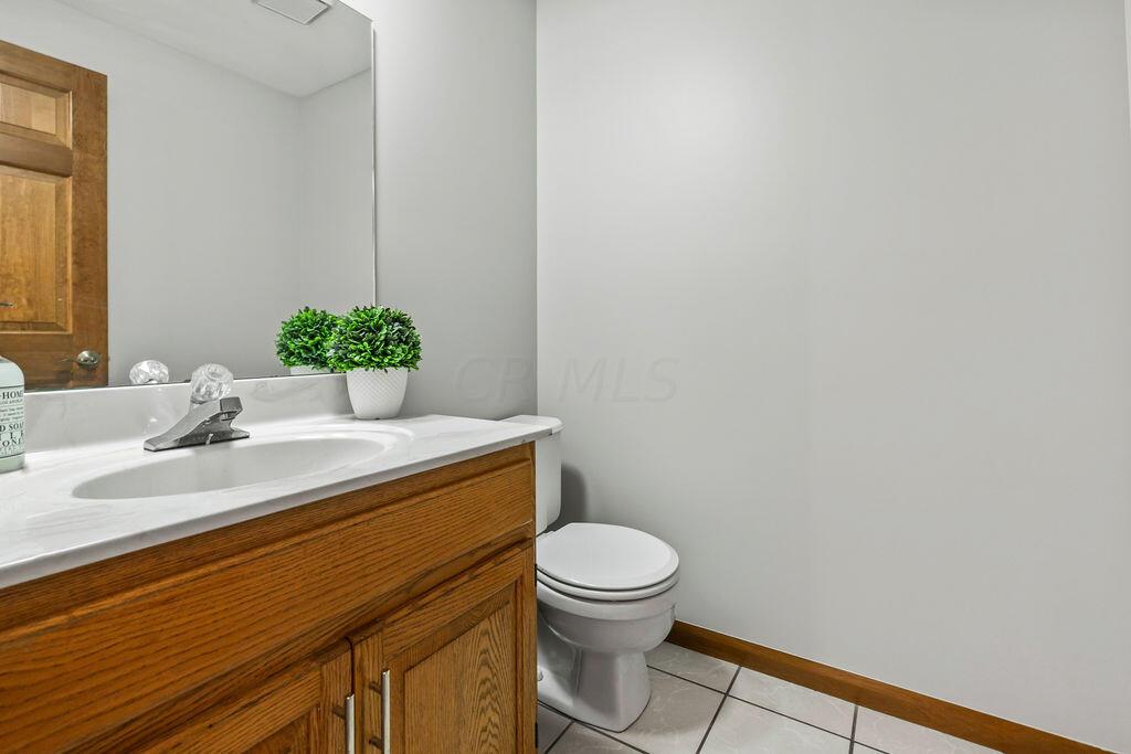 546 Clotts Road Columbus, OH 43230 - Photo 9 of 41 Half Bathroom