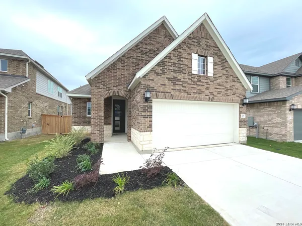 $2,650 | 116 Radnor Road, New Braunfels, TX 78130