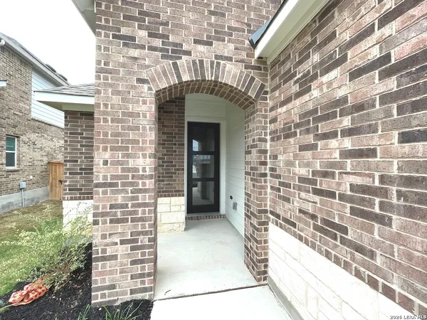 $2,650 | 116 Radnor Road, New Braunfels, TX 78130