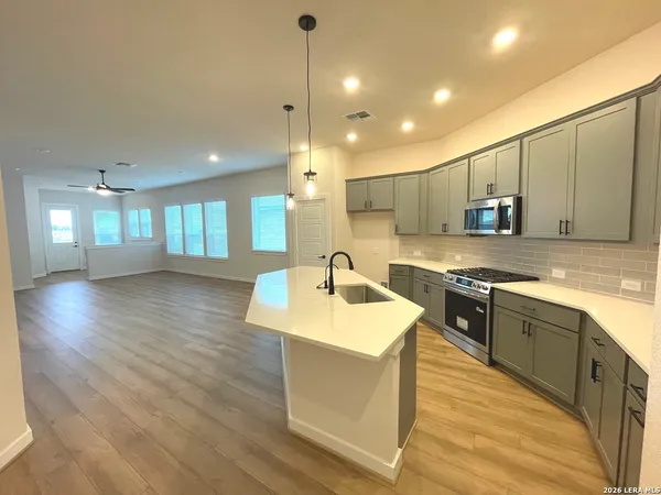 $2,650 | 116 Radnor Road, New Braunfels, TX 78130