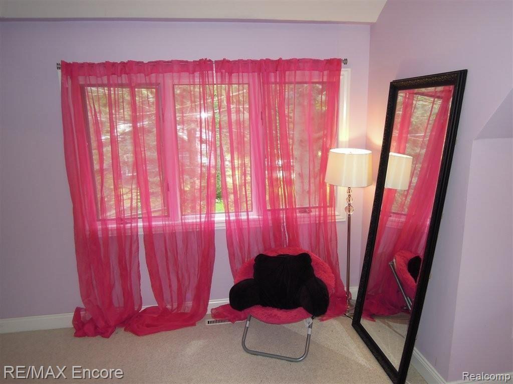 6185 Clarkston Road Clarkston, MI 48346 - Photo 25 of 33 NOOK AREA IN UPPER BEDROOM