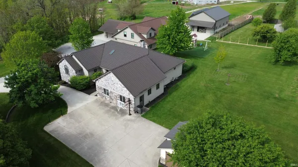 $740,000 | 57051 County Road 33, Middlebury, IN 46540