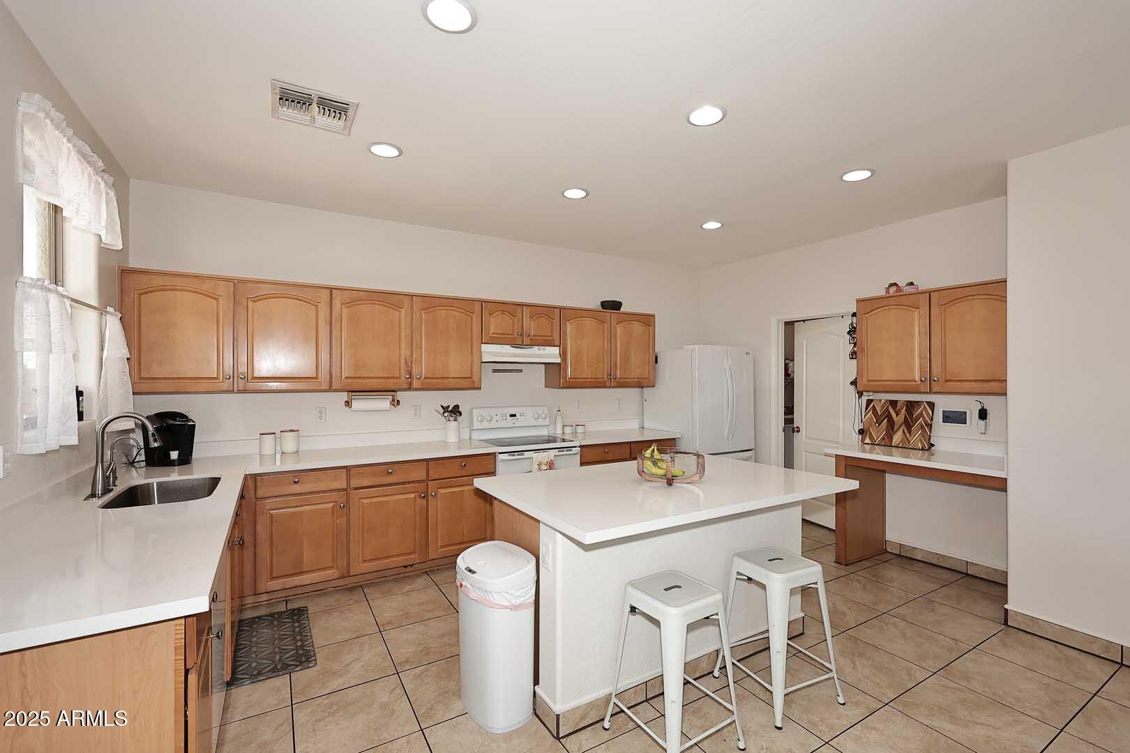 3327 West Leodra Lane Phoenix, AZ 85041 - Photo 9 of 54 Kitchen