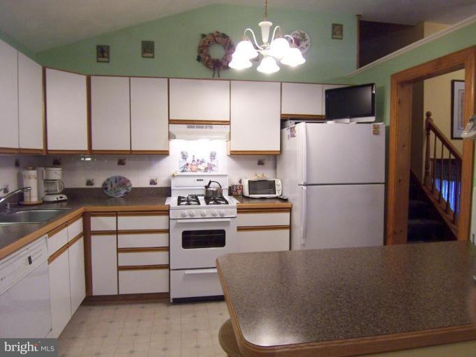 804 Pin Oak Road Severna Park, MD 21146 - Photo 2 of 6 Kitchen