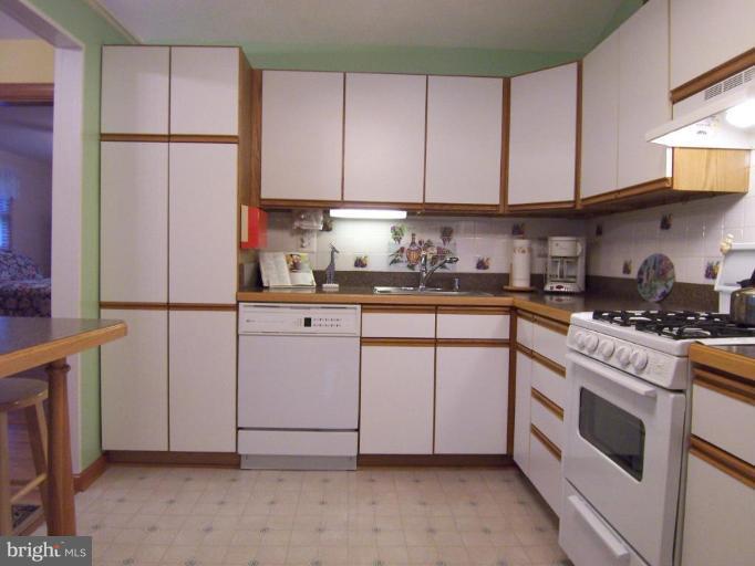 804 Pin Oak Road Severna Park, MD 21146 - Photo 3 of 6 Kitchen #2