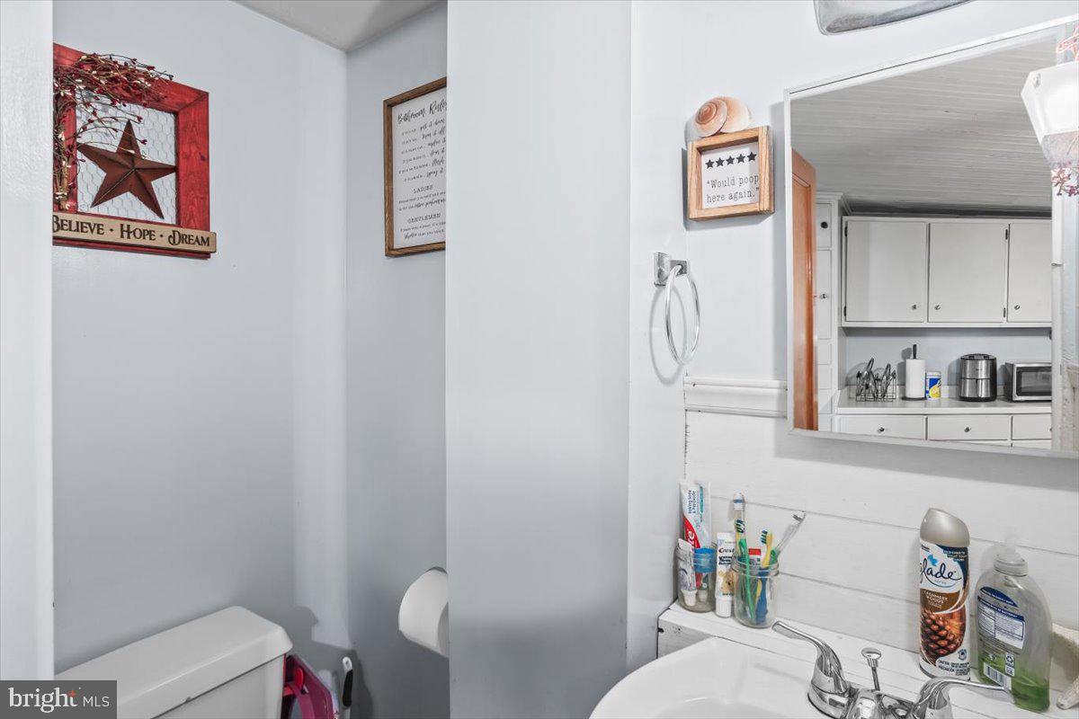 217 Market Street Halifax, PA 17032 - Photo 19 of 35 a bathroom with a toilet and a shower curtain