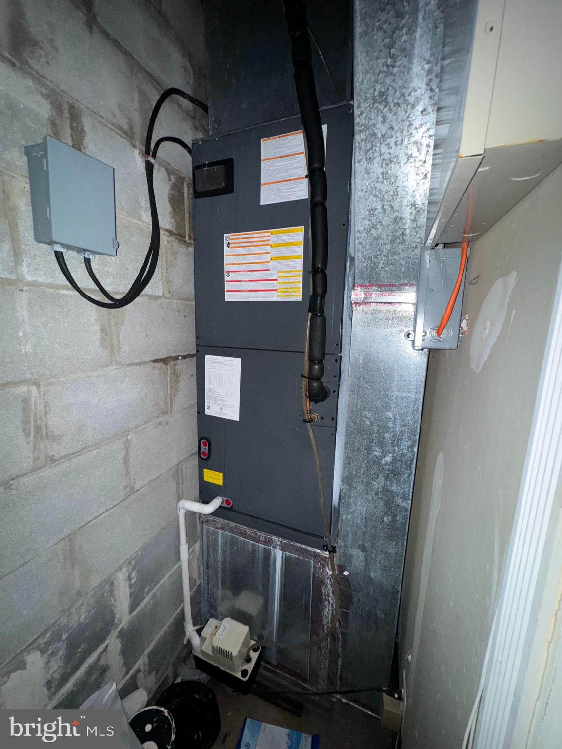 200 South Parrish Street Baltimore, MD 21223 - Photo 19 of 21 a bathroom with a sink and a mirror