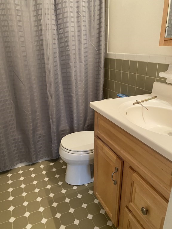 176 Maple Avenue, Unit 531 Rutland, MA 01543 - Photo 8 of 13 a bathroom with a sink and a toilet