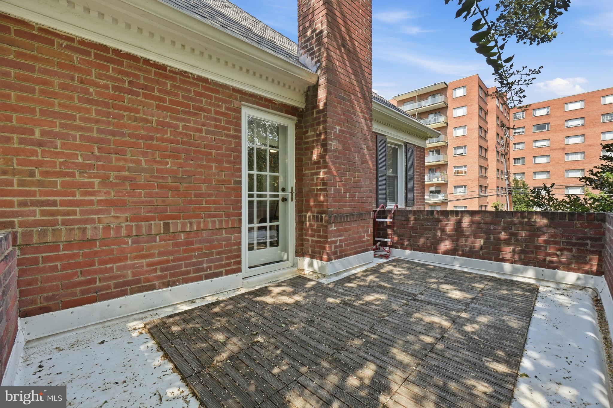 824 South Courthouse Road Arlington, VA 22204 - Photo 37 of 70 Deck off Primary Bedroom