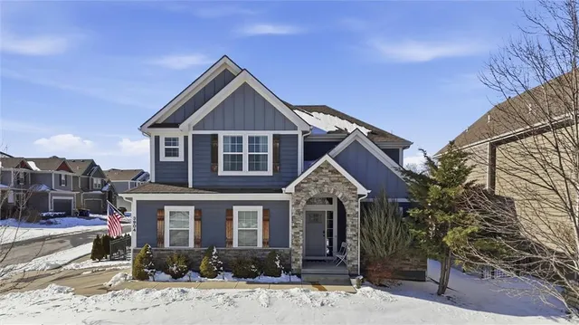 $565,000 | 3904 Southwest Stoney Brook Drive, Lee's Summit, MO 64082