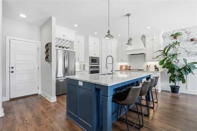 $565,000 | 3904 Southwest Stoney Brook Drive, Lee's Summit, MO 64082