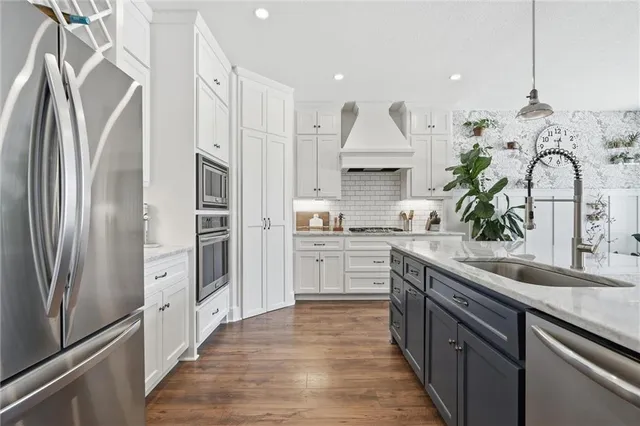 $565,000 | 3904 Southwest Stoney Brook Drive, Lee's Summit, MO 64082