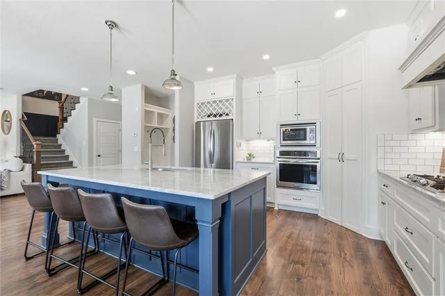 $565,000 | 3904 Southwest Stoney Brook Drive, Lee's Summit, MO 64082